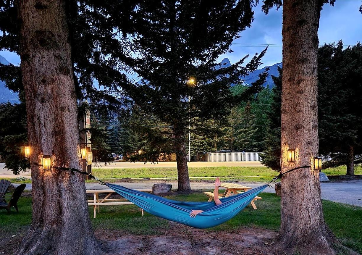 Rundle Mountain Lodge Canmore Eksteriør bilde